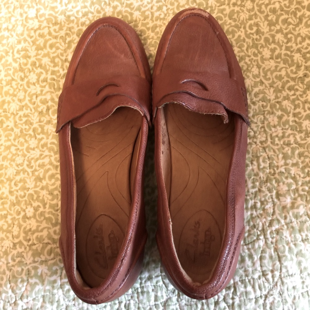 Clark’s size 8-1/2 women’s leather loafer.